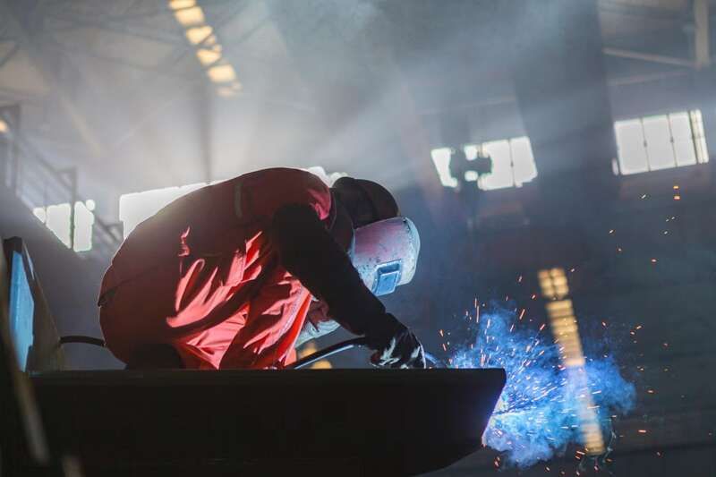 【劳动者之歌】张明:用焊枪在钢桥上“绣花” 【劳动者之歌】张明:用焊枪在钢桥上“绣花”