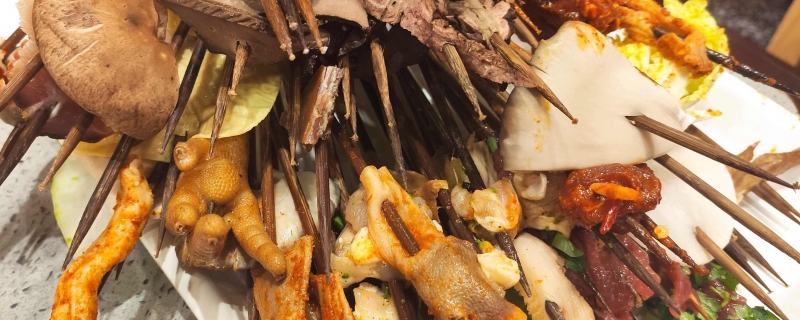 长沙游客不满8根炸串115元被骂穷是什么情况 美食城:已辞退员工