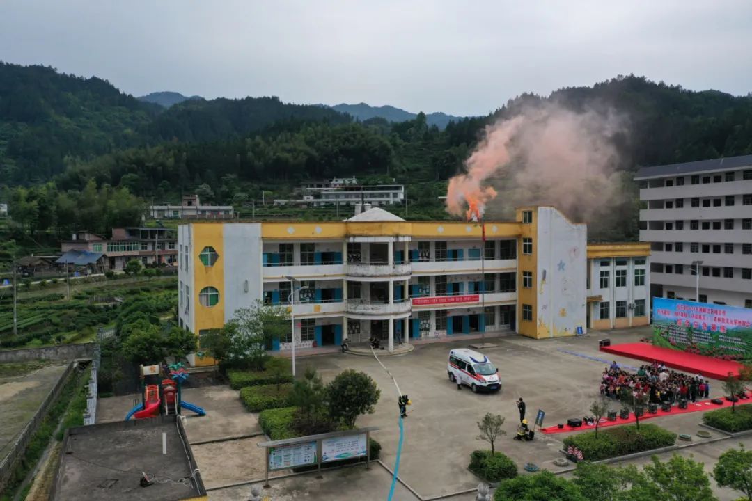 火速救援!这场军地联合归纳应急演练堪比大片 火速救援!这场军地联合归纳应急演练堪比大片