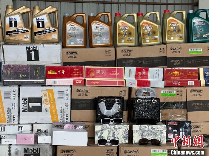 新疆公安机关会集毁掉侵权冒充产品 新疆公安机关会集毁掉侵权冒充产品