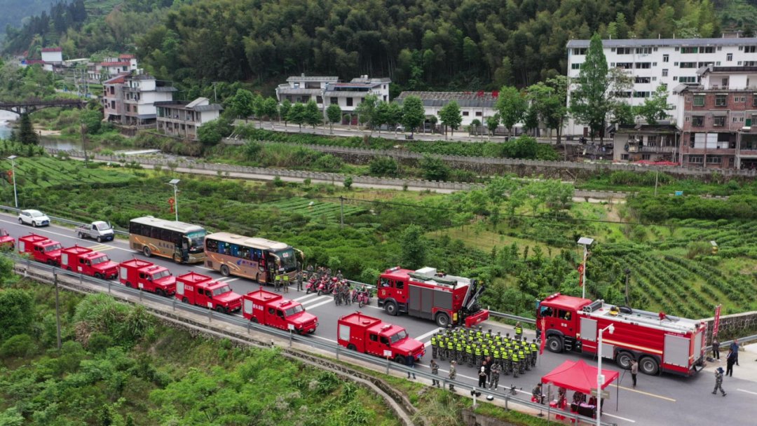 火速救援!这场军地联合归纳应急演练堪比大片 火速救援!这场军地联合归纳应急演练堪比大片
