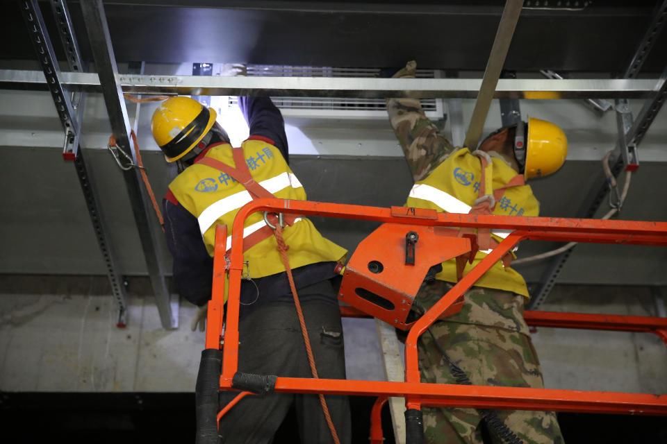 问候劳动者！济南轨道交通3号线二期工程加快建造