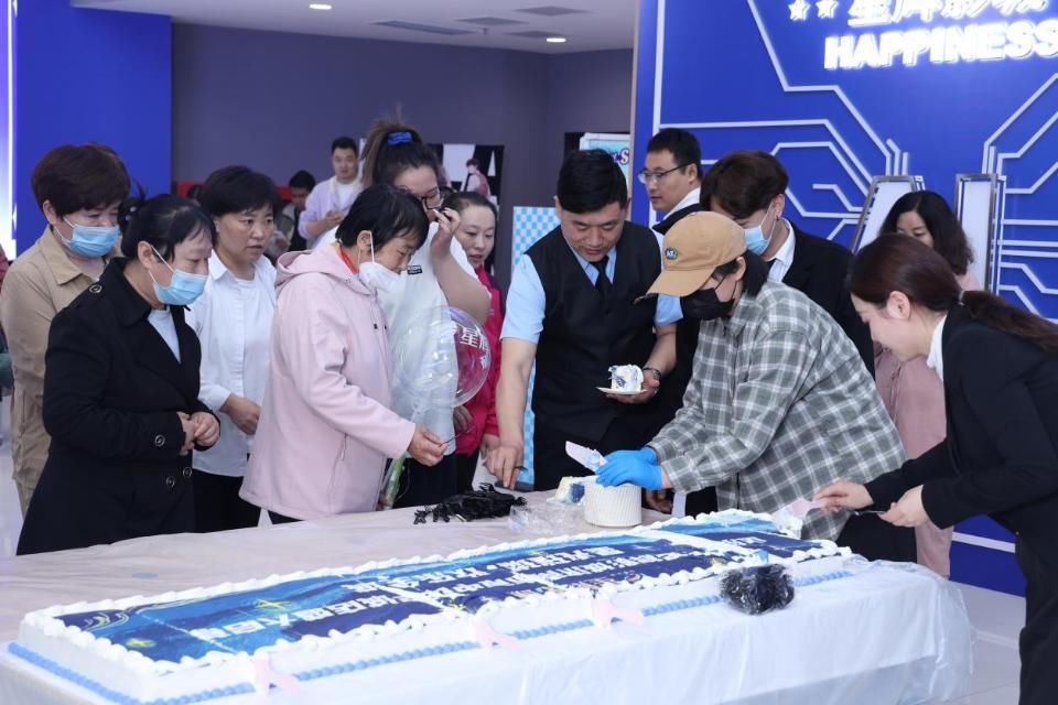 20多米超大巨幕厅霸气上台,山东文旅星辉影城市中环宇城店开业 20多米超大巨幕厅霸气上台,山东文旅星辉影城市中环宇城店开业