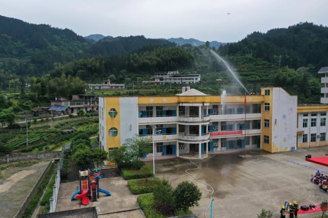 火速救援!这场军地联合归纳应急演练堪比大片 火速救援!这场军地联合归纳应急演练堪比大片