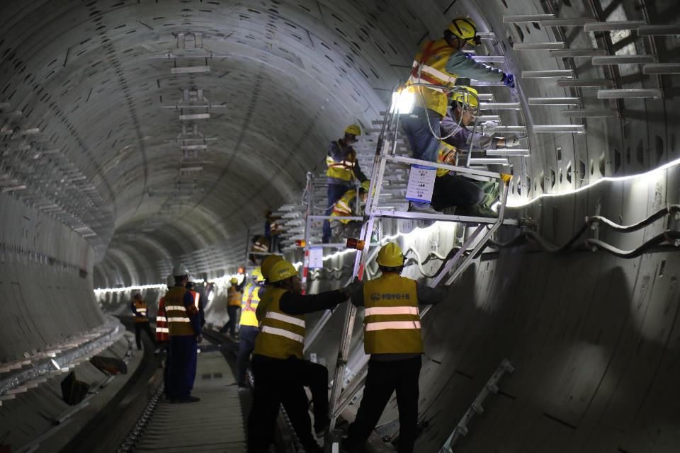 问候劳动者！济南轨道交通3号线二期工程加快建造