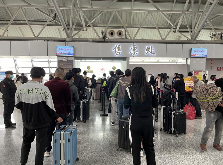 “五一”小长假首日,郑州各汽车站发送旅客9.63万人 “五一”小长假首日,郑州各汽车站发送旅客9.63万人