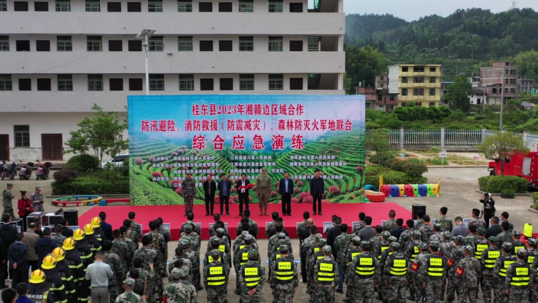 火速救援!这场军地联合归纳应急演练堪比大片 火速救援!这场军地联合归纳应急演练堪比大片