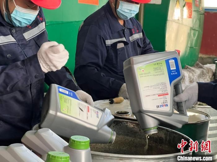 新疆公安机关会集毁掉侵权冒充产品 新疆公安机关会集毁掉侵权冒充产品