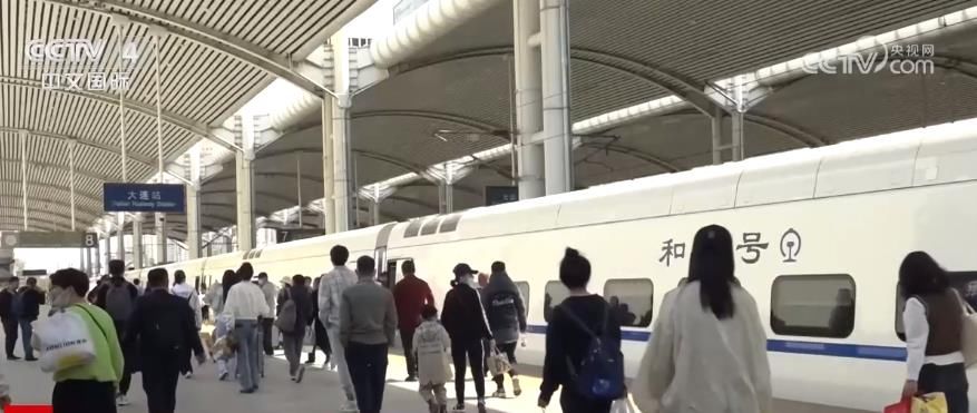 “五一”假日敞开 全国交通迎来客流顶峰 “五一”假日敞开 全国交通迎来客流顶峰