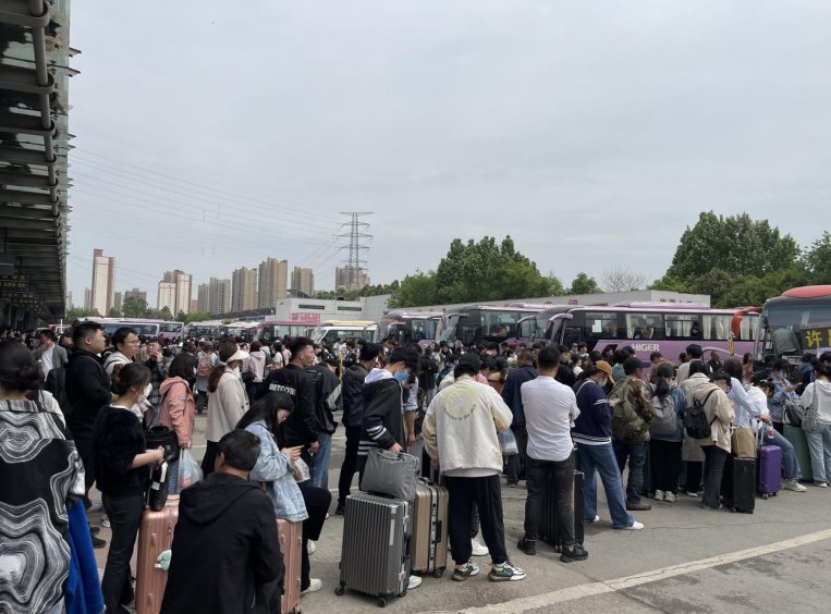 “五一”小长假首日,郑州各汽车站发送旅客9.63万人 “五一”小长假首日,郑州各汽车站发送旅客9.63万人