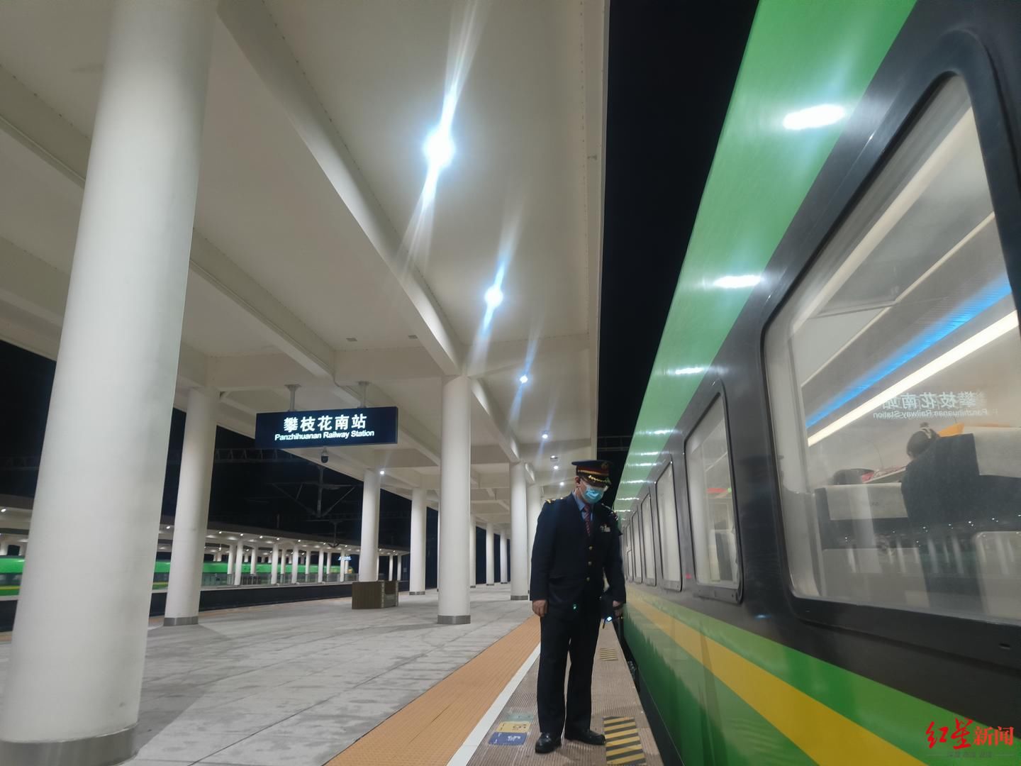 新成昆铁路初次加开“夜间动车”，旅客爆满！