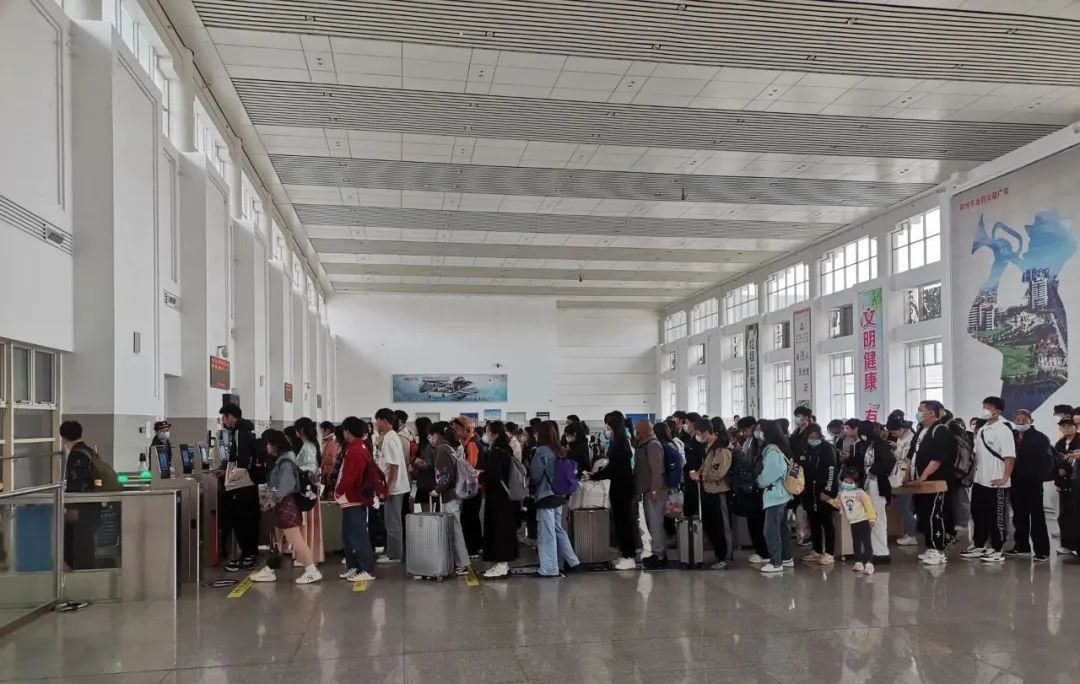 手慢无！“五一”鄂州加开多趟列车