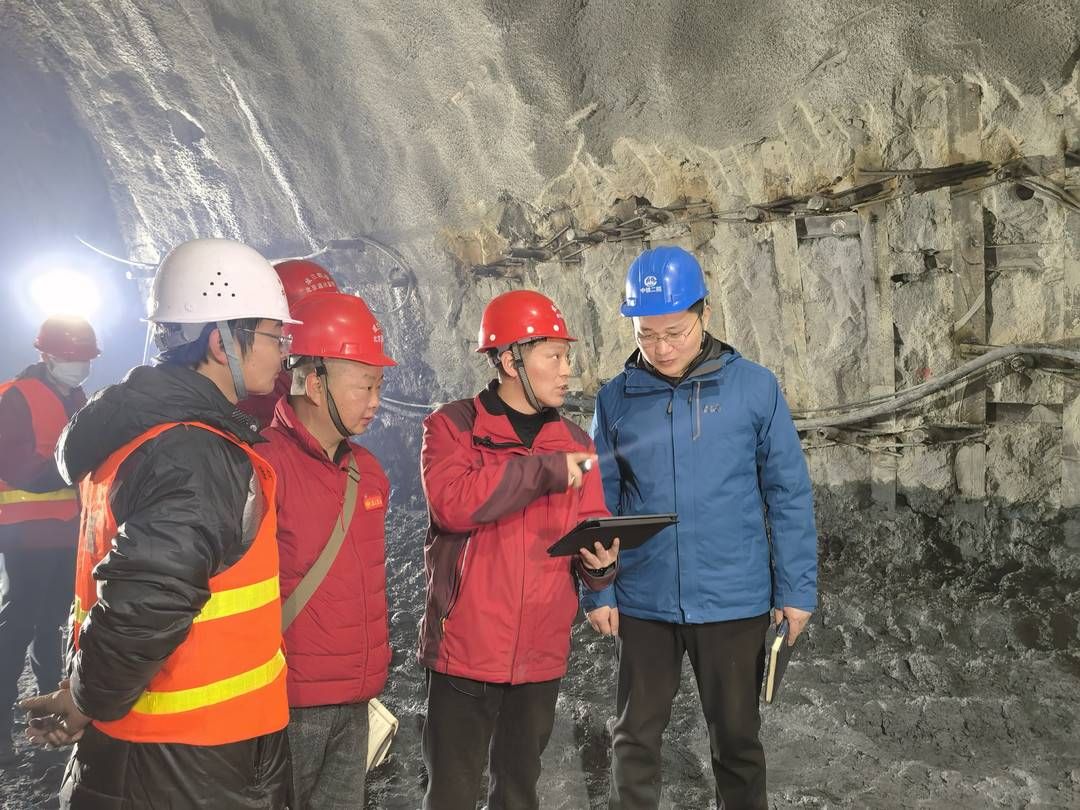 五一我在岗｜锚定年内通车方针 成兰铁路全线18个单位、数千人据守一线