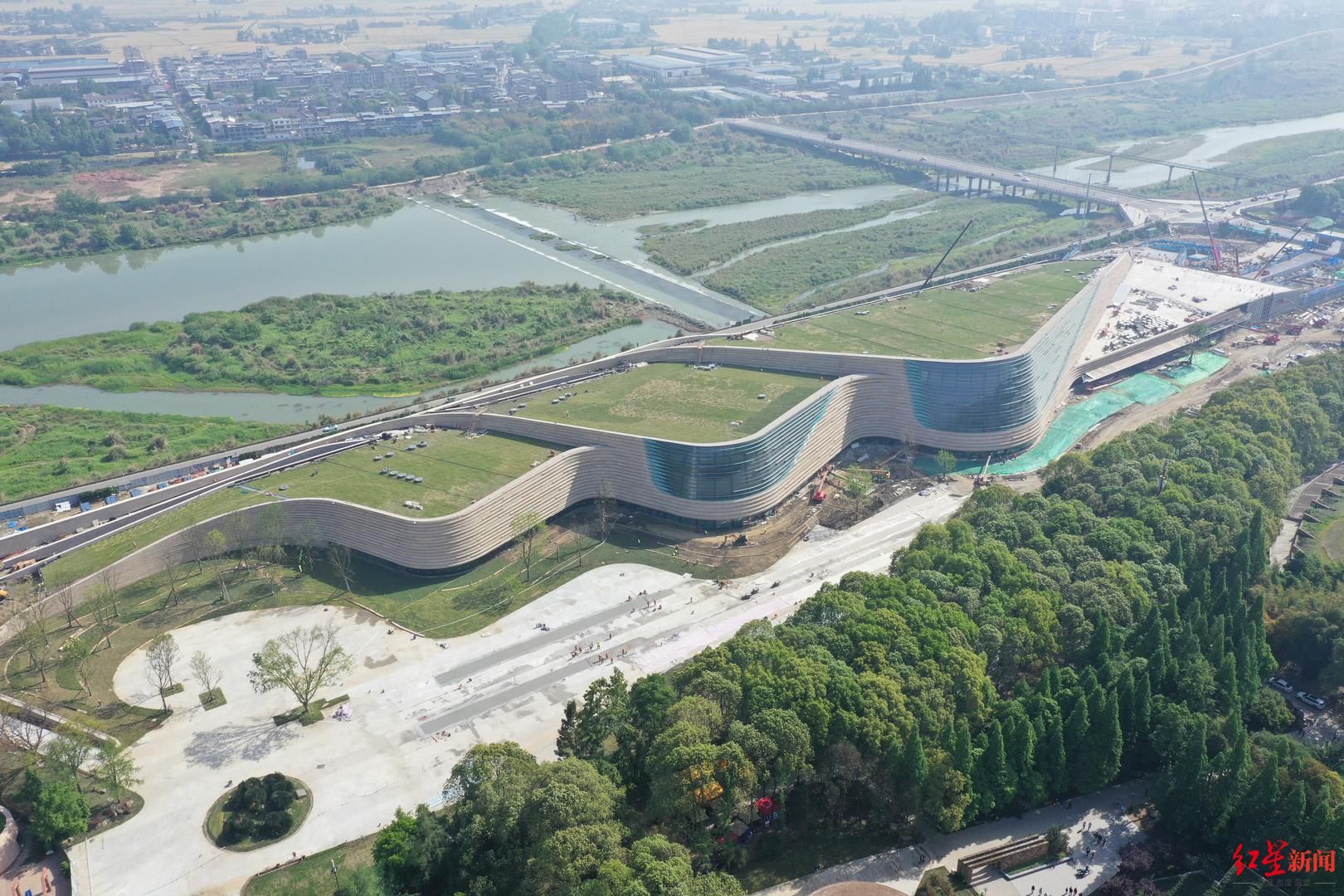 施工、欣赏两不误！三星堆博物馆新馆项目部分区域有序敞开