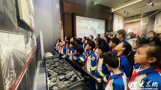 五一假日,博山区关工委、区教体局展开“观赏教育基地 传承赤色基因”活动 五一假日,博山区关工委、区教体局展开“观赏教育基地 传承赤色基因”活动