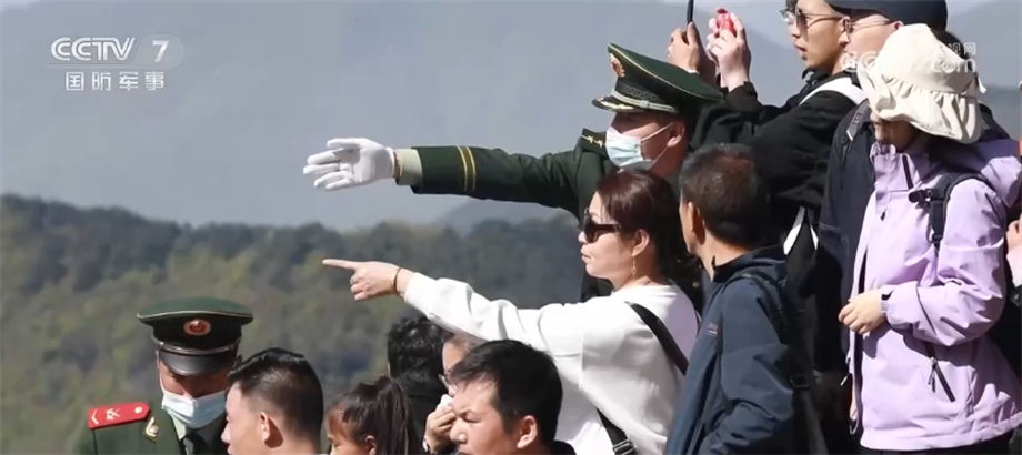 “五一”假日 武警官兵多措并重护航旅客安全出行 “五一”假日 武警官兵多措并重护航旅客安全出行