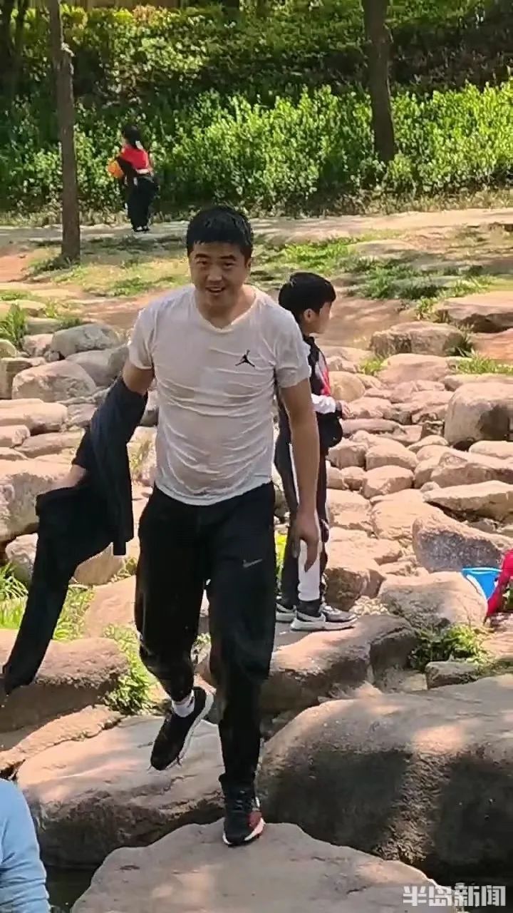 下水救人,青岛戴志磊 你可太帅了! 下水救人,青岛戴志磊 你可太帅了!