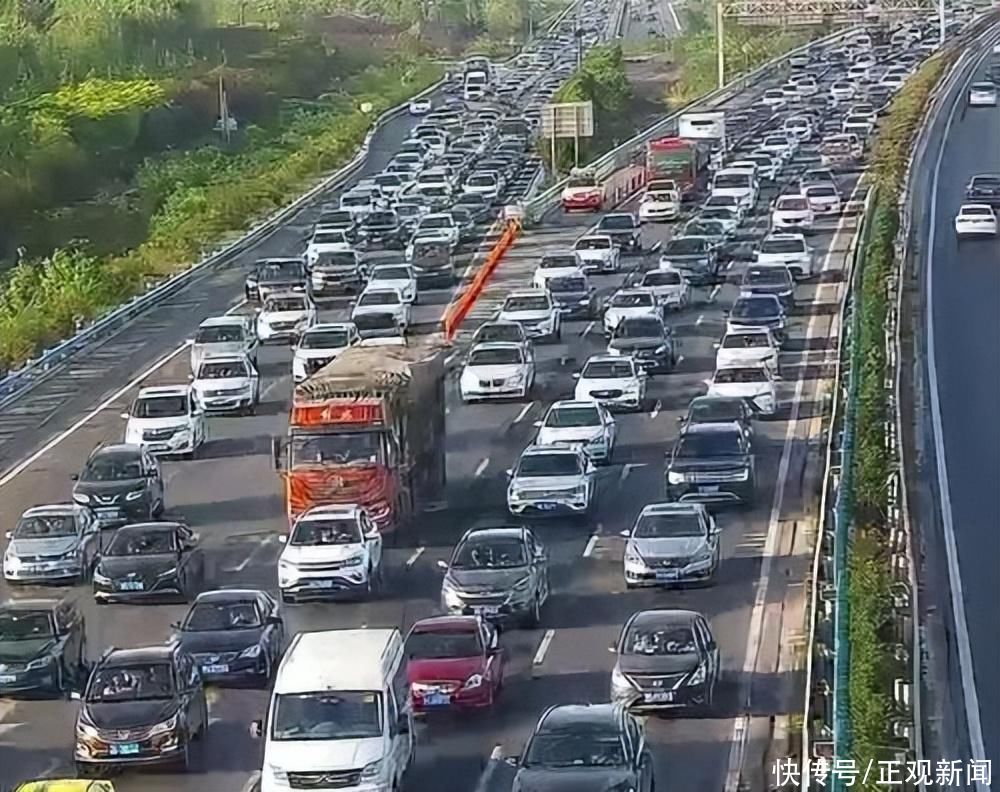 河南高速交警发布返程预警:大车流与雨天叠加,错峰返程更顺利 河南高速交警发布返程预警:大车流与雨天叠加,错峰返程更顺利