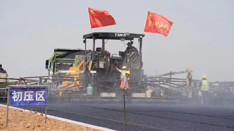 潍坊市:交通建造不罢工 “五一”劳作最荣耀 潍坊市:交通建造不罢工 “五一”劳作最荣耀