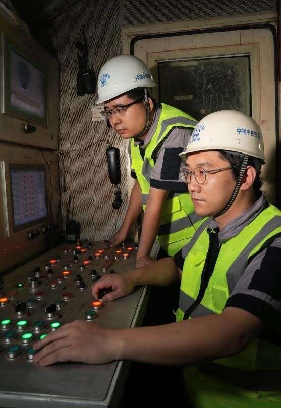 ​劳动节，走近90后的芳华“隧”月