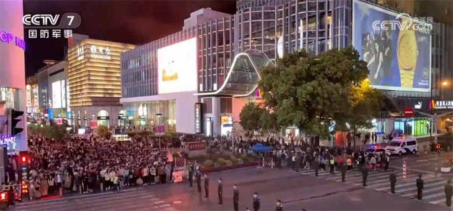 “五一”假日 武警官兵多措并重护航旅客安全出行 “五一”假日 武警官兵多措并重护航旅客安全出行