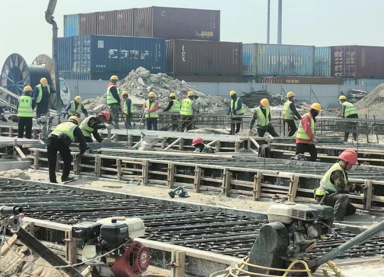 潍坊市:交通建造不罢工 “五一”劳作最荣耀 潍坊市:交通建造不罢工 “五一”劳作最荣耀