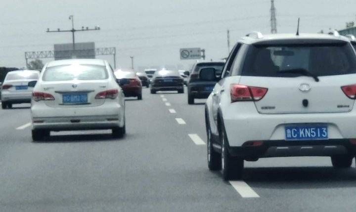 五一长假返程,济青高速北线车流挺多 五一长假返程,济青高速北线车流挺多