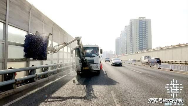 从星海湾大桥到过街天桥,焕新了! 从星海湾大桥到过街天桥,焕新了!