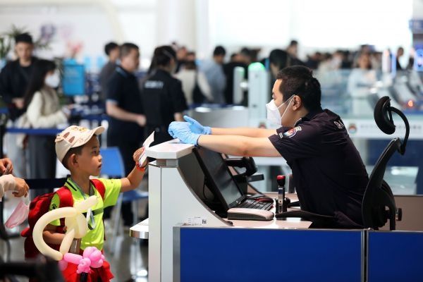 武汉银河机场4天运送30万人次,面临晦气气候运转仍旧顺利 武汉银河机场4天运送30万人次,面临晦气气候运转仍旧顺利