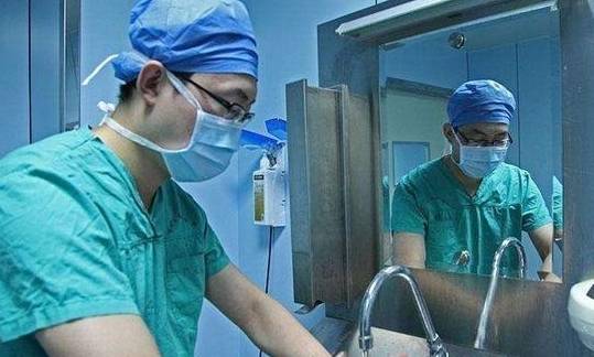 内检的为难:男医师内检“一阳指”,一些产妇以为被“占廉价” 内检的为难:男医师内检“一阳指”,一些产妇以为被“占廉价”