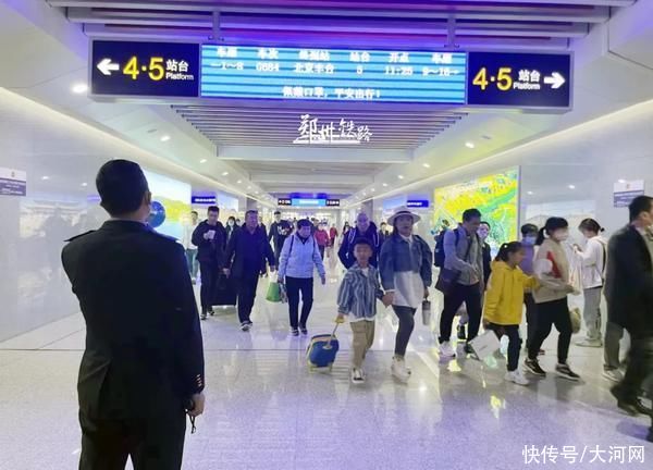 返程客流顶峰来了!郑州铁路提示旅客提前进站候车 返程客流顶峰来了!郑州铁路提示旅客提前进站候车