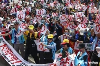 怨气“井喷”!台湾民众五一上街头,要跟民进党当局算总账 怨气“井喷”!台湾民众五一上街头,要跟民进党当局算总账