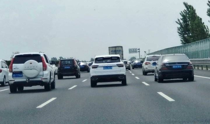 五一长假返程,济青高速北线车流挺多 五一长假返程,济青高速北线车流挺多