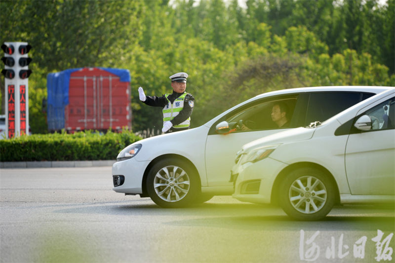 河北文安:假期值守保疏通 河北文安:假期值守保疏通