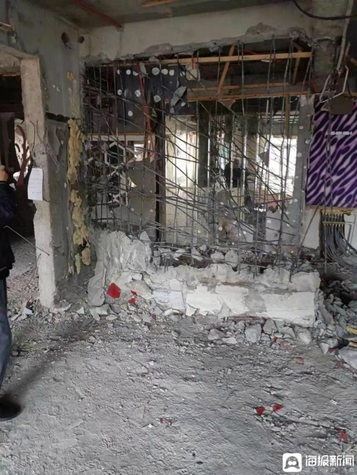 被砸承重墙高楼内仍有人居住 有人提心吊胆坚守楼内