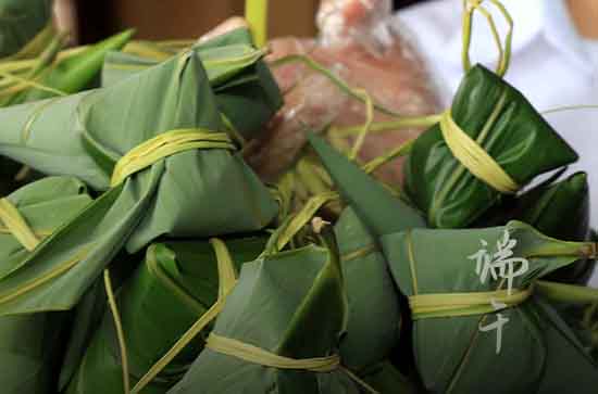 煮粽子加什么又软又糯又好吃 煮粽子有什么技巧