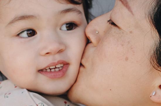 母亲节收到儿子礼物很感动的句子 母亲节收到儿子礼物怎么发朋友圈