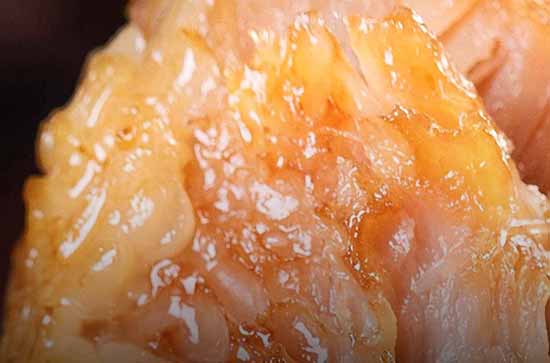 粽子煮出来变成红色是坏了吗 粽子煮出来为什么变红色