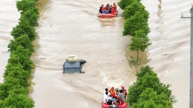 江西暴雨致49.7万人受灾:紧急转移安置1.4万人,直接经济损失5.2亿元