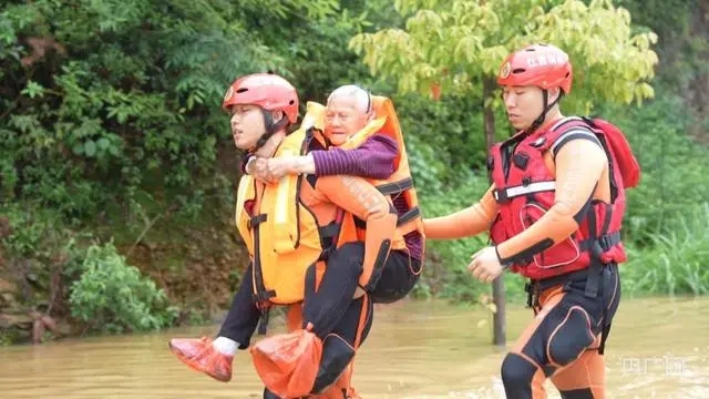 江西暴雨致49.7万人受灾:紧急转移安置1.4万人,直接经济损失5.2亿元