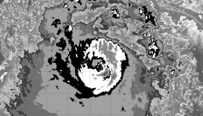 2号超强台风玛娃超强云图更新:云系浓密台风眼变模糊了