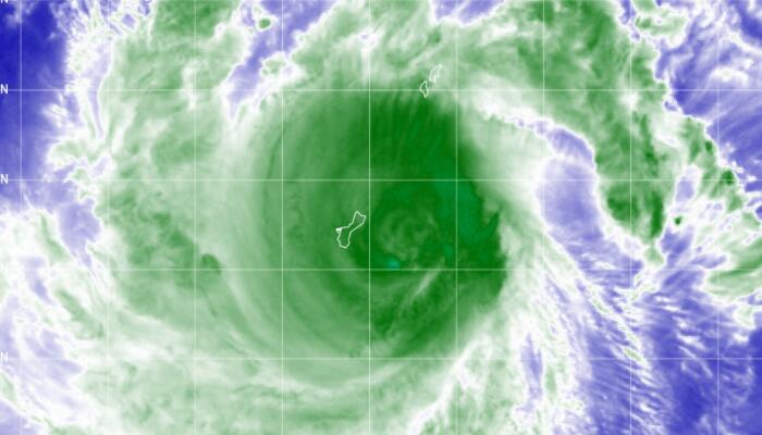 2号超强台风玛娃超强云图更新:云系浓密台风眼变模糊了
