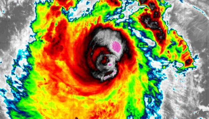 2号超强台风玛娃超强云图更新:云系浓密台风眼变模糊了